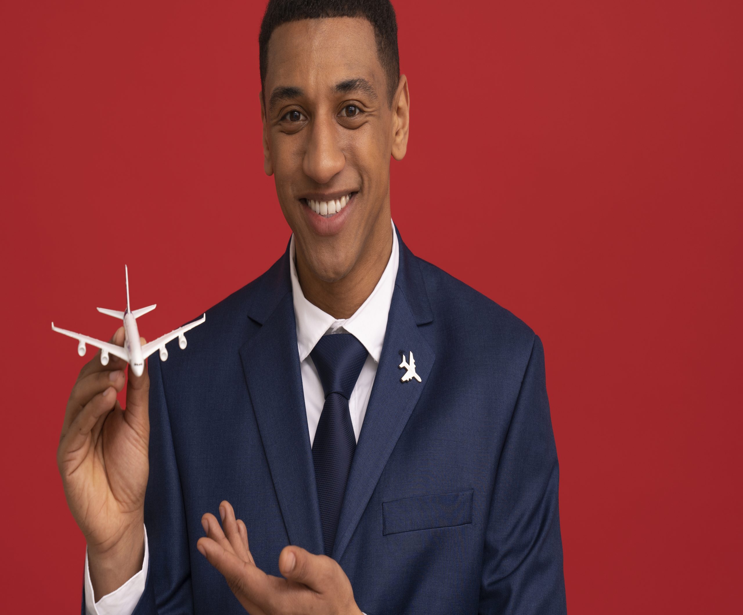 portrait-flight-attendant-with-plane-figurine (1)